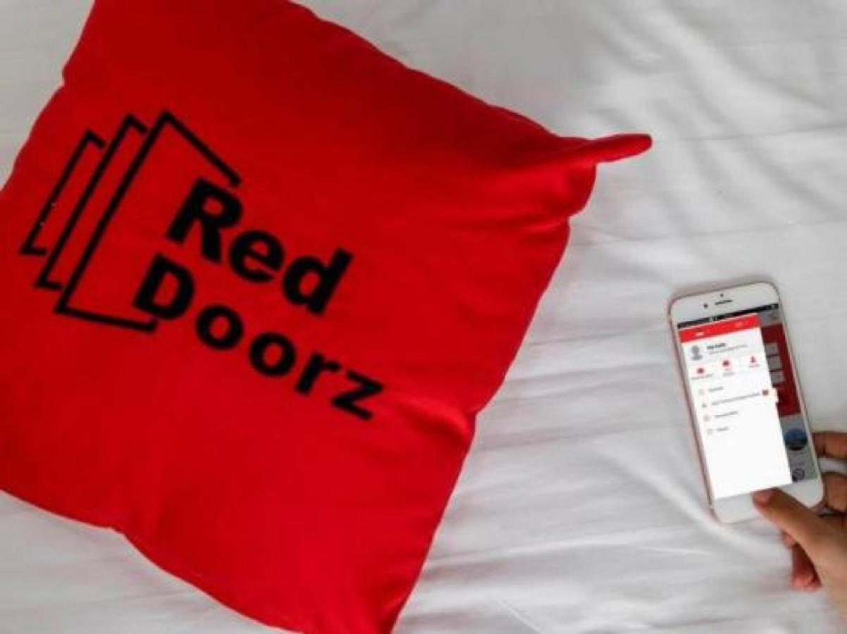 Отель Reddoorz @ Batam Center 2 Экстерьер фото